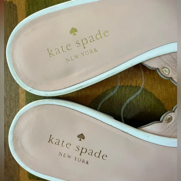 KATE SPADE White Leather Faye Sandals with Gold Bead Accents. Size 9. - Picture 5 of 8
